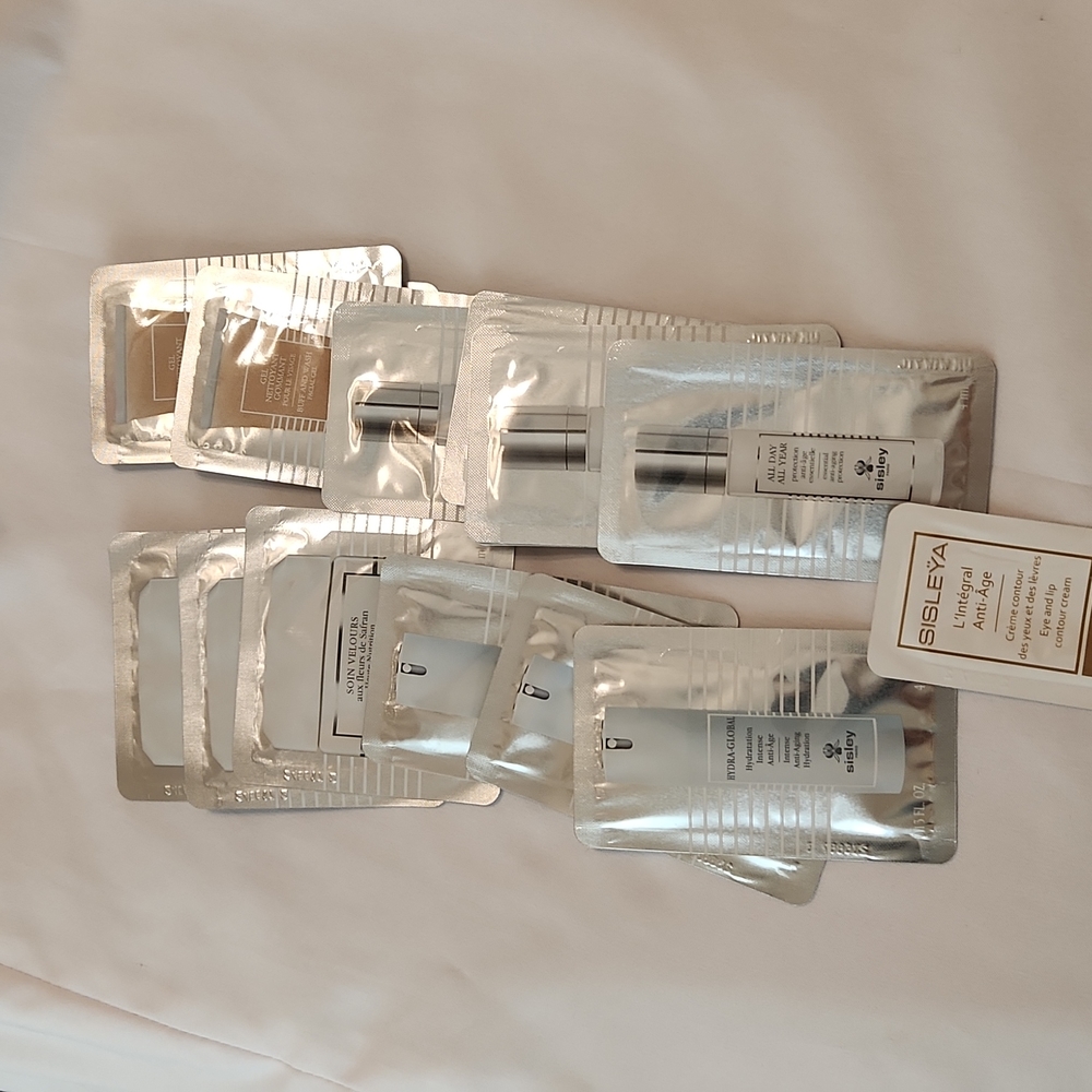 15 Sisley Paris samples